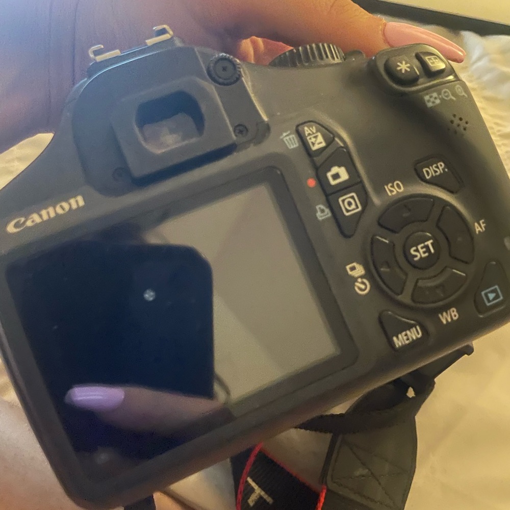 Canon Rebel T3 - Picture 2 of 2
